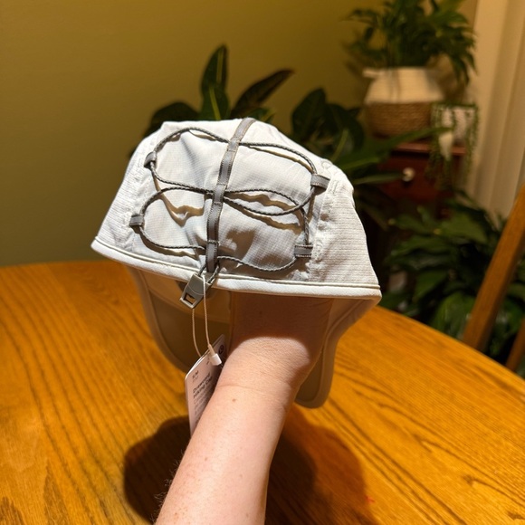 Lululemon Drawcord Hiking Cap Size S/M NWT - Picture 3 of 10